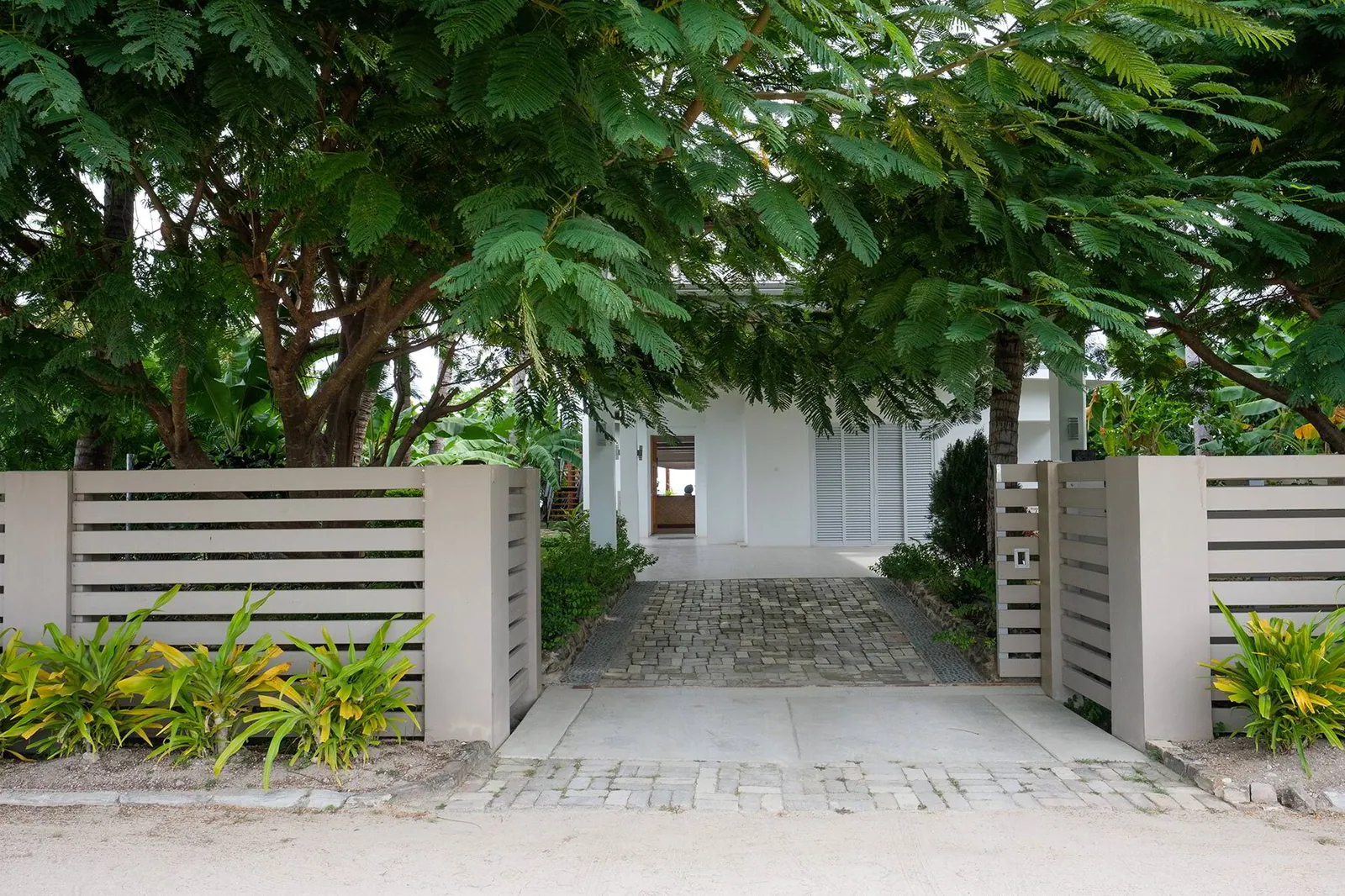 Nalamu Grand Villa, photo 1 of 9